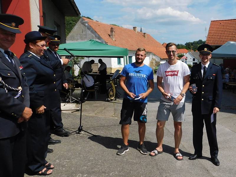 SDH Brloh oslavil u své hasičárny 135 let od svého založení.