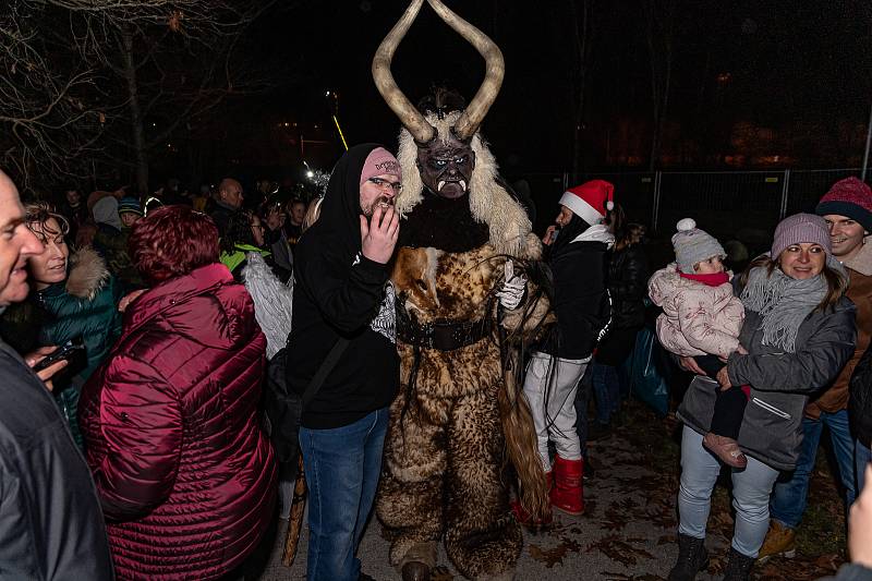 Krampusáci děsili svým zjevem ve Vyšším Brodě.