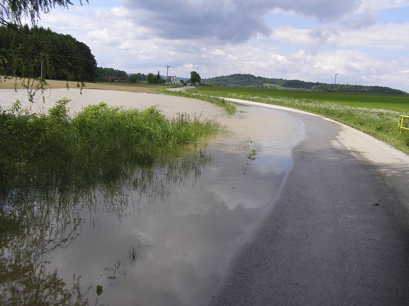 Tornádo u Malont a bouřka v Deskách.