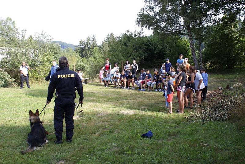 Děti z Větřní si užily tábor na zátoňské základně krumlovského DDM.