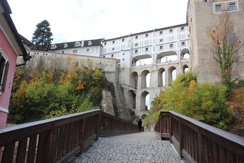 Český Krumlov a zámek už zase zejí neobvyklou prázdnotou.