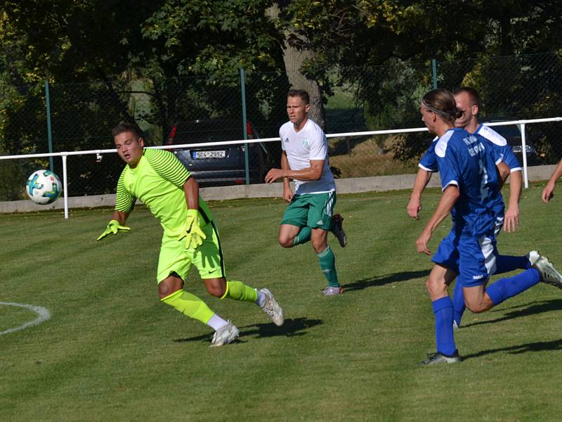 Ondrášovka KP – 1. kolo: SK Jankov (bílé dresy) – FK Slavoj Český Krumlov 1:2 (0:1).