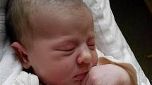 Prvorozená Nela Ottenschlägerová vykoukla na svět v pondělí 25. května 2015 ve tři čtvrtě na pět ráno. Porodní míry holčičky Moniky Ballákové z Kaplice a velešínského Václava Ottenschlägera byly 49 centimetrů a 3315 gramů. Tatínek u porodu asistoval.