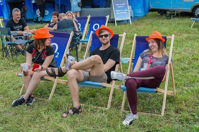 Atmosféra na festivalu Hrady CZ v Rožmberku na Českokrumlovsku je úžasná, déšť nevadí.