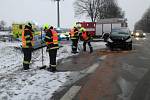 Při čtvrteční nehodě ve Velešíně se zranili tři lidé. Foto: Petr Skřivánek