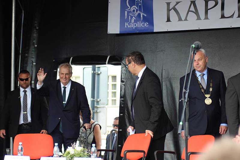 Prezident Miloš Zeman měl v Kaplici četné publikum.