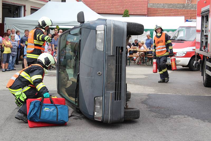 Oslava výročí 110 let holubovského hasičského sboru.