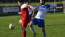 OP muži - 15. kolo: Sokol Křemže (červené dresy) - FC Lipno 7:3 (3:2).