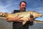 Martin Hladík z Větřní s partou vyrazil rybařit na řeku Ebro do Španělska.