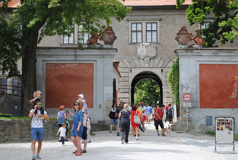 Český Krumlov o prodlouženém červencovém víkendu.