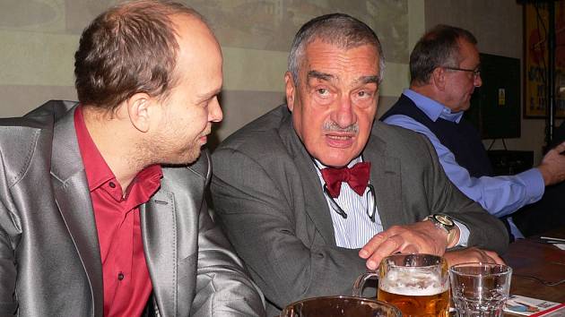 Karel Schwarzenberg a Miroslav Kalousek přijeli na zasedání výkonného výboru TOP 09 do Českého Krumlova. 