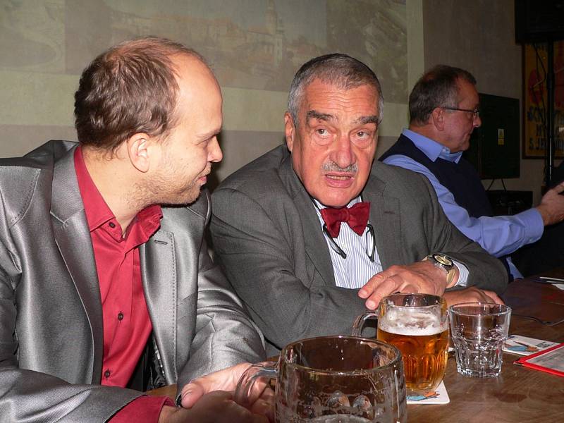 Karel Schwarzenberg a Miroslav Kalousek přijeli na zasedání výkonného výboru TOP 09 do Českého Krumlova. 