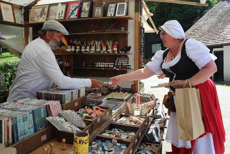 Slavnosti pětilisté růže se o víkendu vrátí do Českého Krumlova. Program, který začal již v pátek, bude až do neděle tradičně přebohatý.