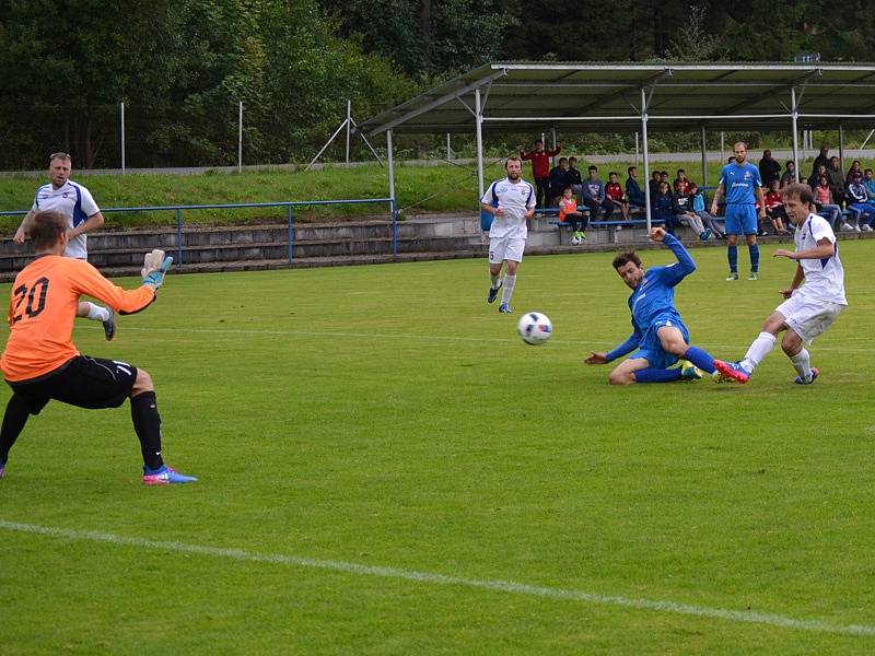 I.B třída - 2. kolo (1. hrané): Vltavan Loučovice (bílé dresy) - FC Šumava Frymburk 4:2 (0:1).