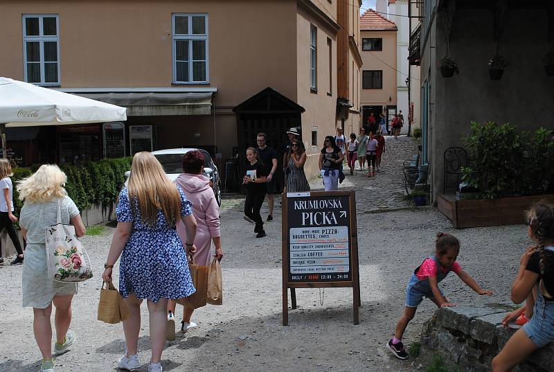 Český Krumlov o prodlouženém červencovém víkendu.