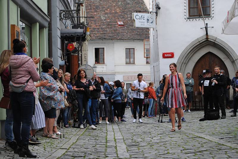 Soukenická žije! Český Krumlov slaví slunovrat.