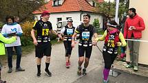 Závod Vltava Run 2019 na předávce štafety ve Věžovaté Pláni.