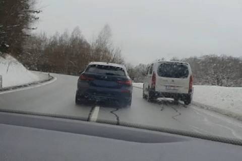 Policie pronásledovala auto z Kamenného Újezda přes Český Krumlov a dál na Lipno.