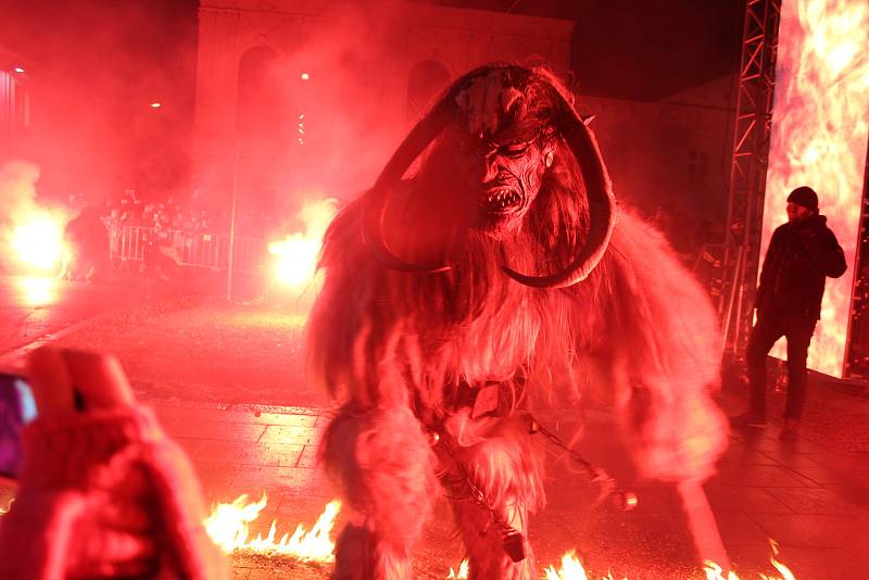 Diváci se během Krampus show Kaplice náramně dobře bavili.