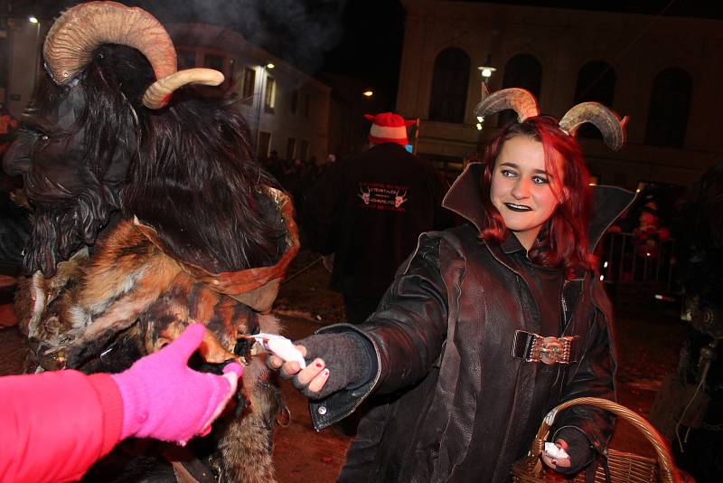 Krampus show v Kaplici si užívali diváci i účinkující.