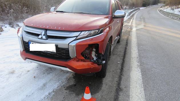 Led udělal na autě škodu za 40 tisíc korun.