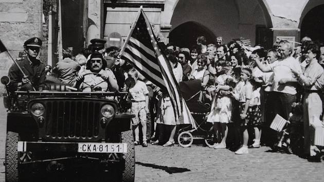 První novodobé oslavy osvobození Českého Krumlova americkou armádou v roce 1990.