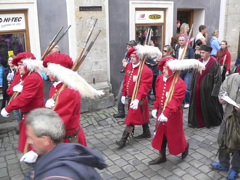 Průvod hornických a hutnických spolků měst  v Českém Krumlově.