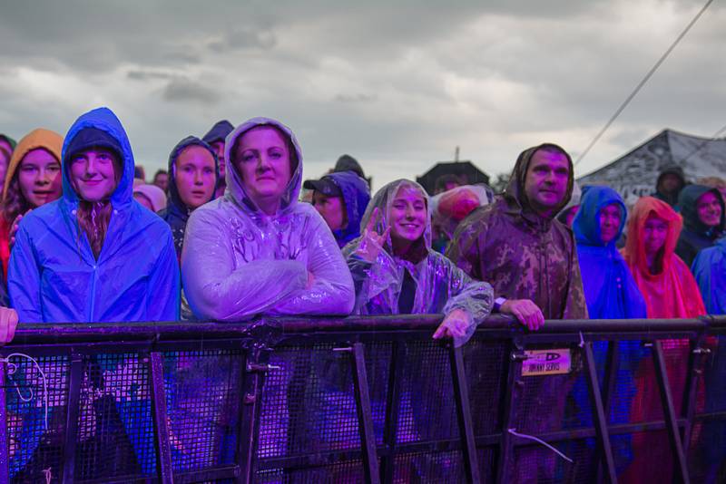 Diváky Festivalu Hrady CZ v Rožmberku nad Vltavou sužoval vytrvalý déšť.