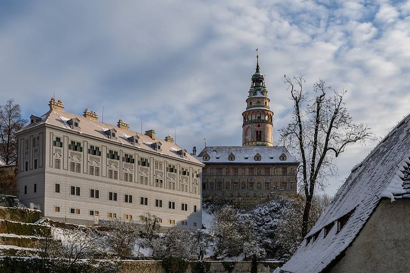 Zasněžený Český Krumlov v celé své kráse.