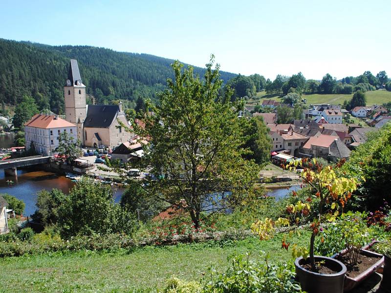 V Rožmberku měli slavnosti, od hradu na náměstí prošel historický průvod.