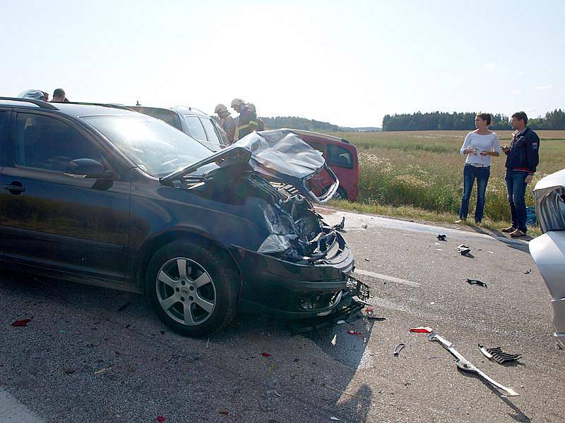 Při páteční nehodě u Dolního Třebonína se zranilo pět lidí, z toho dva vážně.