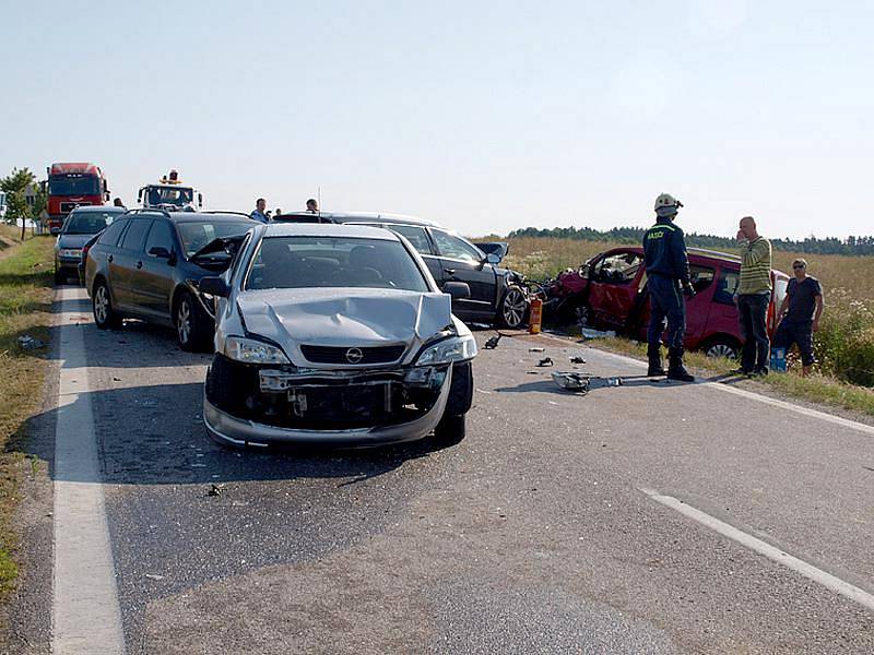 Při páteční nehodě u Dolního Třebonína se zranilo pět lidí, z toho dva vážně.