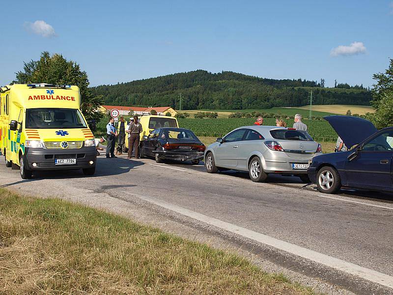 Při páteční nehodě u Dolního Třebonína se zranilo pět lidí, z toho dva vážně.