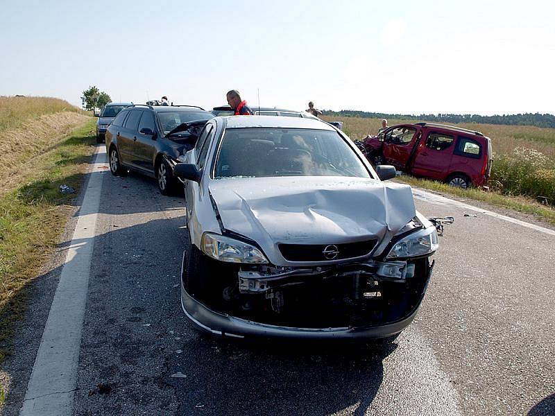 Při páteční nehodě u Dolního Třebonína se zranilo pět lidí, z toho dva vážně.