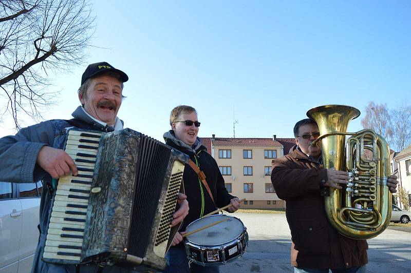 Masopustní průvod v Horním Dvořišti bavil sebe a okolí.