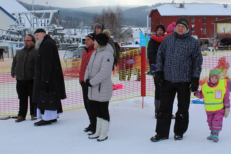 Žádné fronty, pár stupňů pod nulou, skvěle připravené sjezdovky a zábavný program. Lyžařská sezóna 2018/19 na Lipně začala ukázkově.