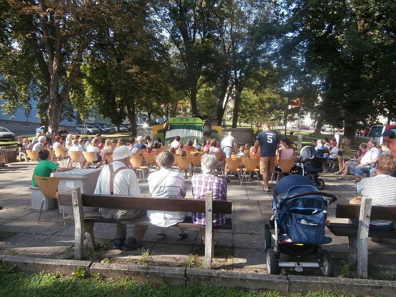 Představení Jak šlo vejce na vandr  v Horní Plané.