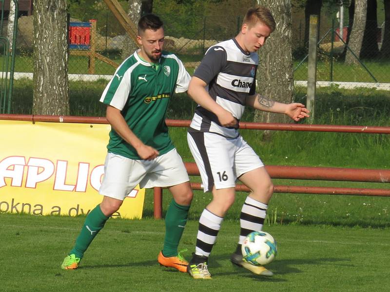 I. B třída (skupina A) – 22. kolo: FK Spartak Kaplice (bíločerné dresy) – TJ Malše Roudné B 8:0 (6:0).