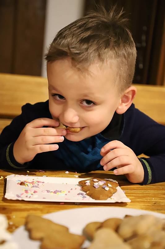 Zahájení adventu a rozsvícení vánočního stromu ve Vyšším Brodě.