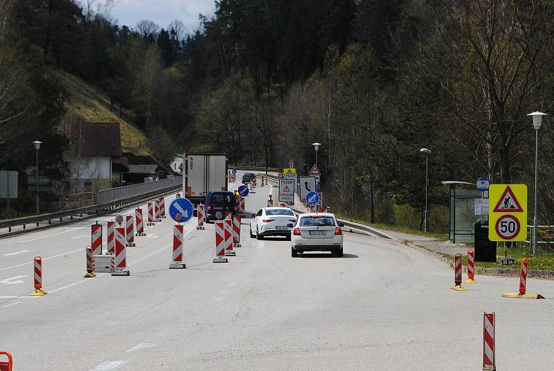 Most v Rájově na I/39 před Českým Krumlovem budou silničáři opravovat do 7. května.