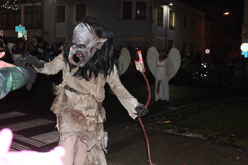 Krampus show v Kaplici si užívali diváci i účinkující.