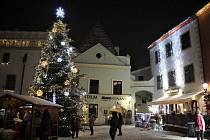 Vánočně naladěný pohádkový Český Krumlov.