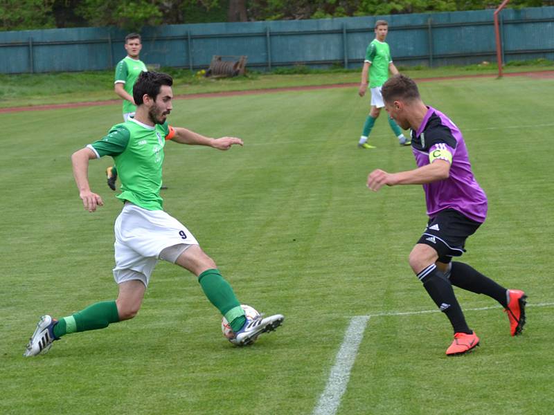 KP – vložené 16. kolo: FK Slavoj Český Krumlov (zelené dresy) – SK Jankov 1:2 (0:1).