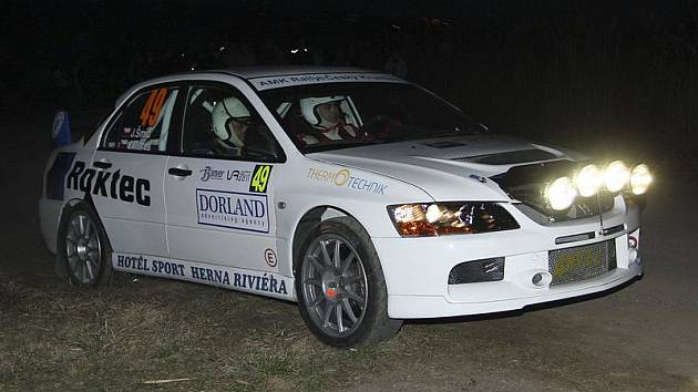 Jiří Šmíd s Jiřím Marešem (na snímku z Valašské rally) mají před sebou třetí letošní společný start. Valašku kvůli závadě nedokončili a doma v Krumlově dojeli desátí ve třídě.