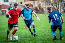 Fotbalisté Chvalšin (v modrém) v derby I. B třídy remizovali s Větřním 2:2.