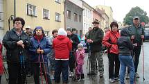 Nordic Walking branou Novohradských hor v Benešově nad Černou se konal i navzdory dešti.