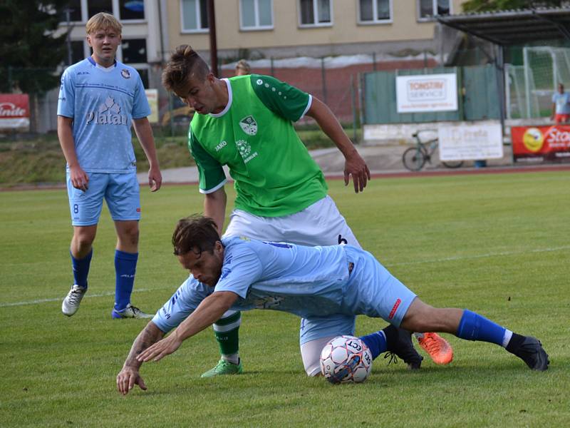 Ondrášovka KP muži – 2. kolo: FK Slavoj Český Krumlov (zelené dresy) – FK Protivín 1:0 (1:0).