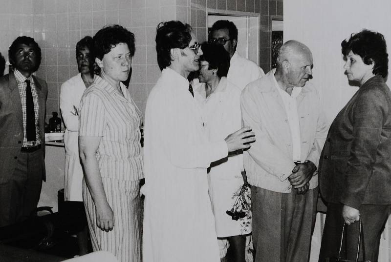 Krumlovská osmdesátá. Otevření nového gynekologického odd. a porodnice v nemocnici, 17. května 1985.