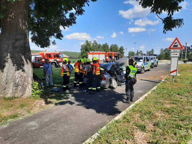 Střet auta s vlakem 30. 7. 2021 v Holubově na Českokrumlovsku si vyžádal tři zraněné, z toho byly dvě děti.