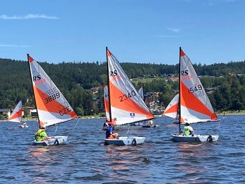 Lipenská přehrada hostila druhý závod Českého poháru dětské lodní třídy RS Tera - Lipno Cup.
